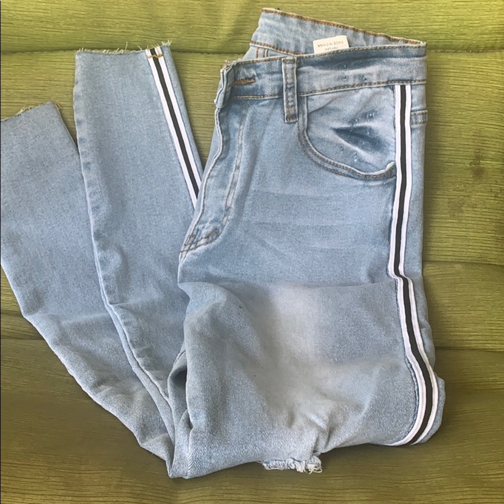 Ripped denim skinny jean with stripe